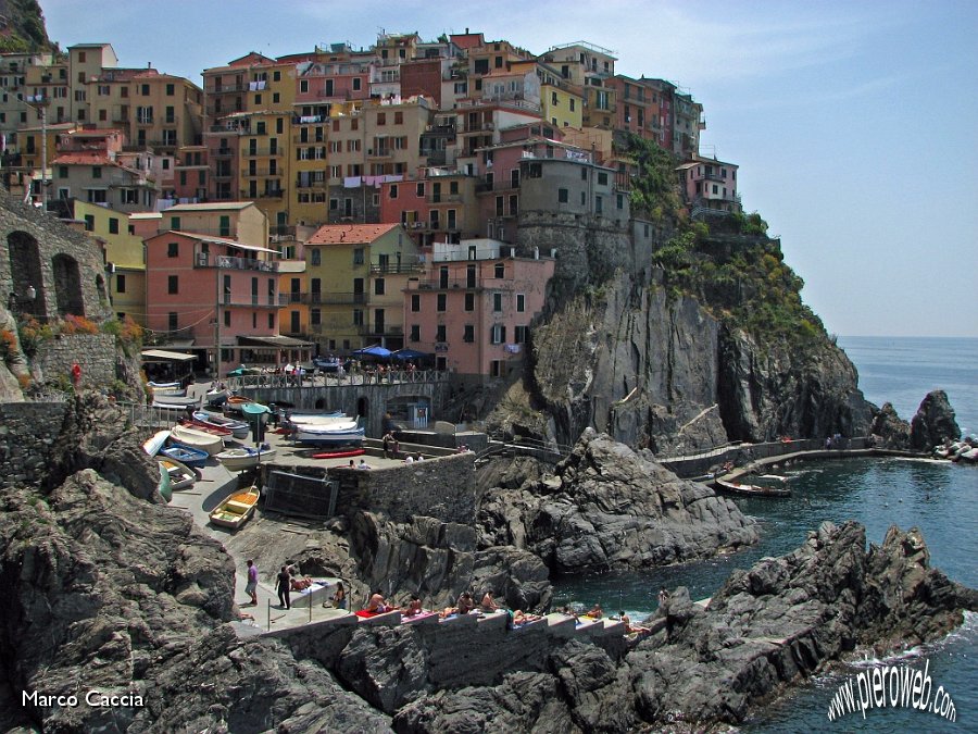 29_Ancora uno sguardo al borgo di Manarola.JPG